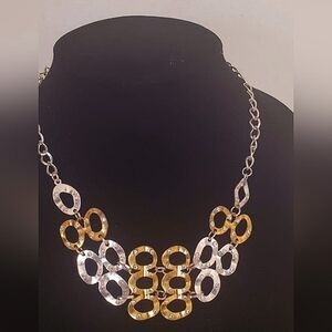 2-Tone Bib Statement Necklace. Multilayered Interlocking Rings Necklace🌴